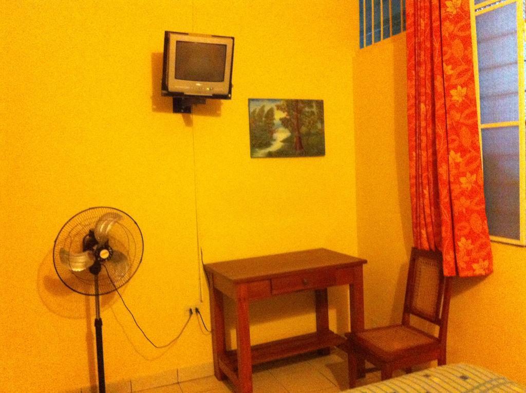 Hostal El Colibri Iquitos Dış mekan fotoğraf