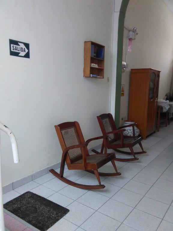 Hostal El Colibri Iquitos Dış mekan fotoğraf