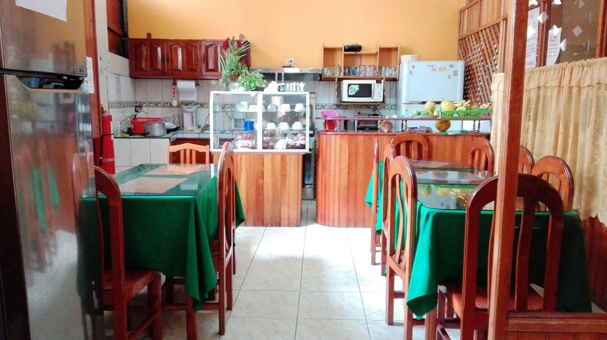 Hostal El Colibri Iquitos Dış mekan fotoğraf