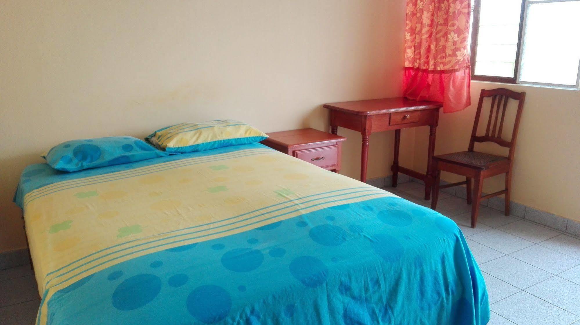 Hostal El Colibri Iquitos Dış mekan fotoğraf