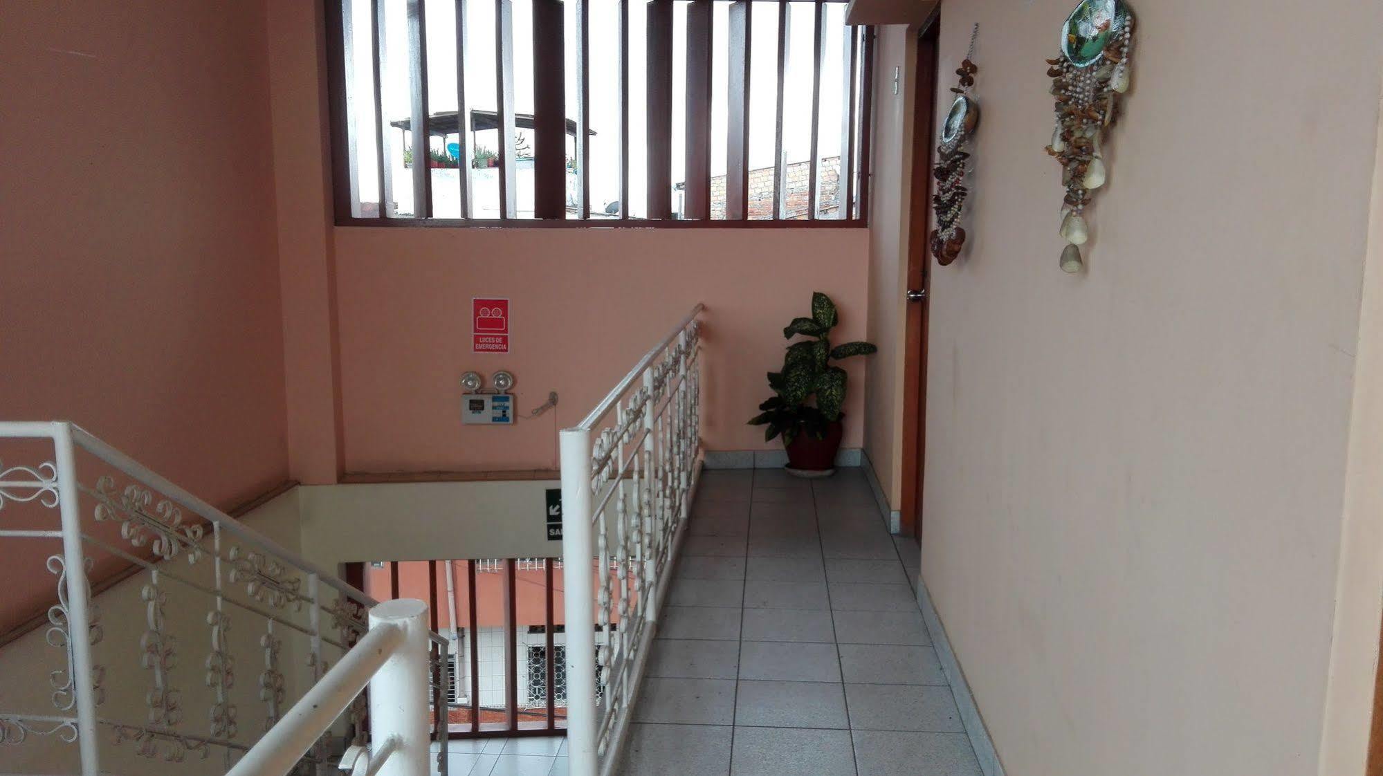 Hostal El Colibri Iquitos Dış mekan fotoğraf